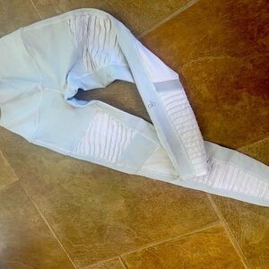 ALO YOGA  leggings